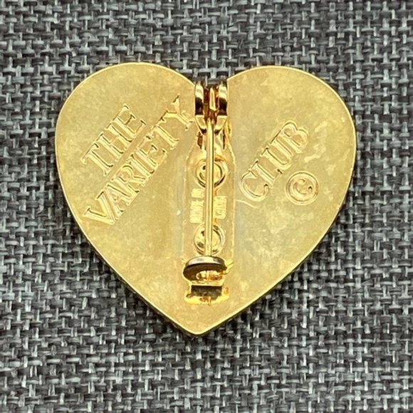 THE VARIETY CLUB Pin Brooch Puffy Heart Shiny Gold Dove Bird Peace Love Retro - Picture 6 of 8